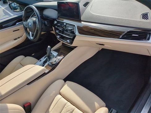 Used 2023 BMW 530e xDrive image 15