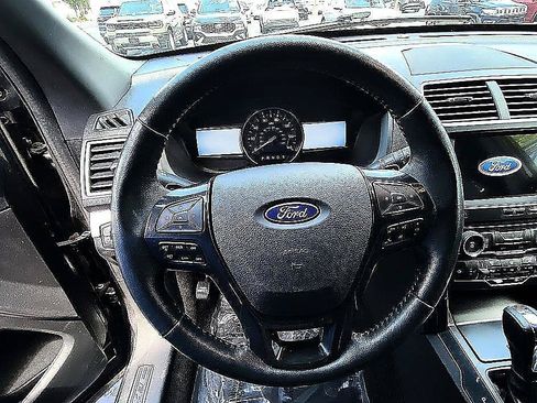 Used 2017 Ford Explorer XLT w/ Equipment Group 202A FWD image 14