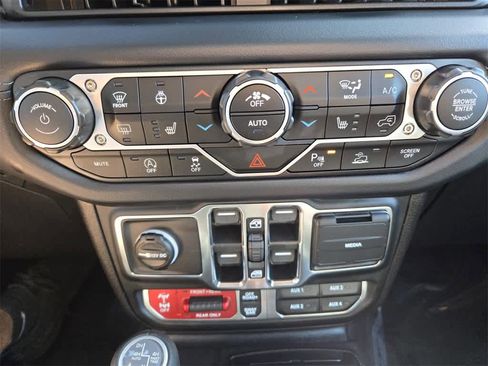 New 2025 Jeep Gladiator Rubicon image 15