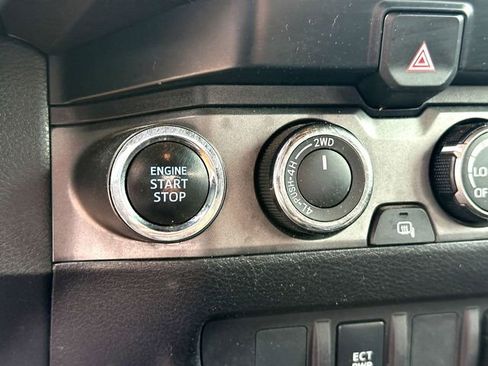 Used 2019 Toyota Tacoma TRD Off-Road AWD/4WD image 16