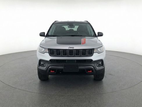 Used 2025 Jeep Compass Trailhawk AWD/4WD image 2