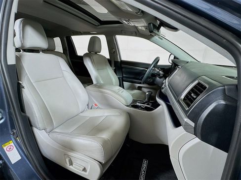 Used 2019 Toyota Highlander Limited image 29