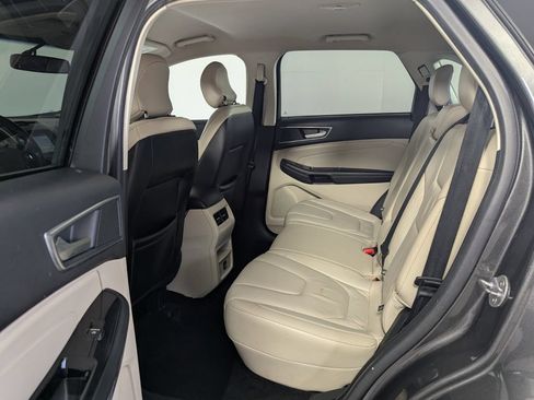 Used 2018 Ford Edge Titanium FWD image 26