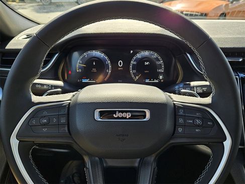 New 2025 Jeep Grand Cherokee Laredo image 19
