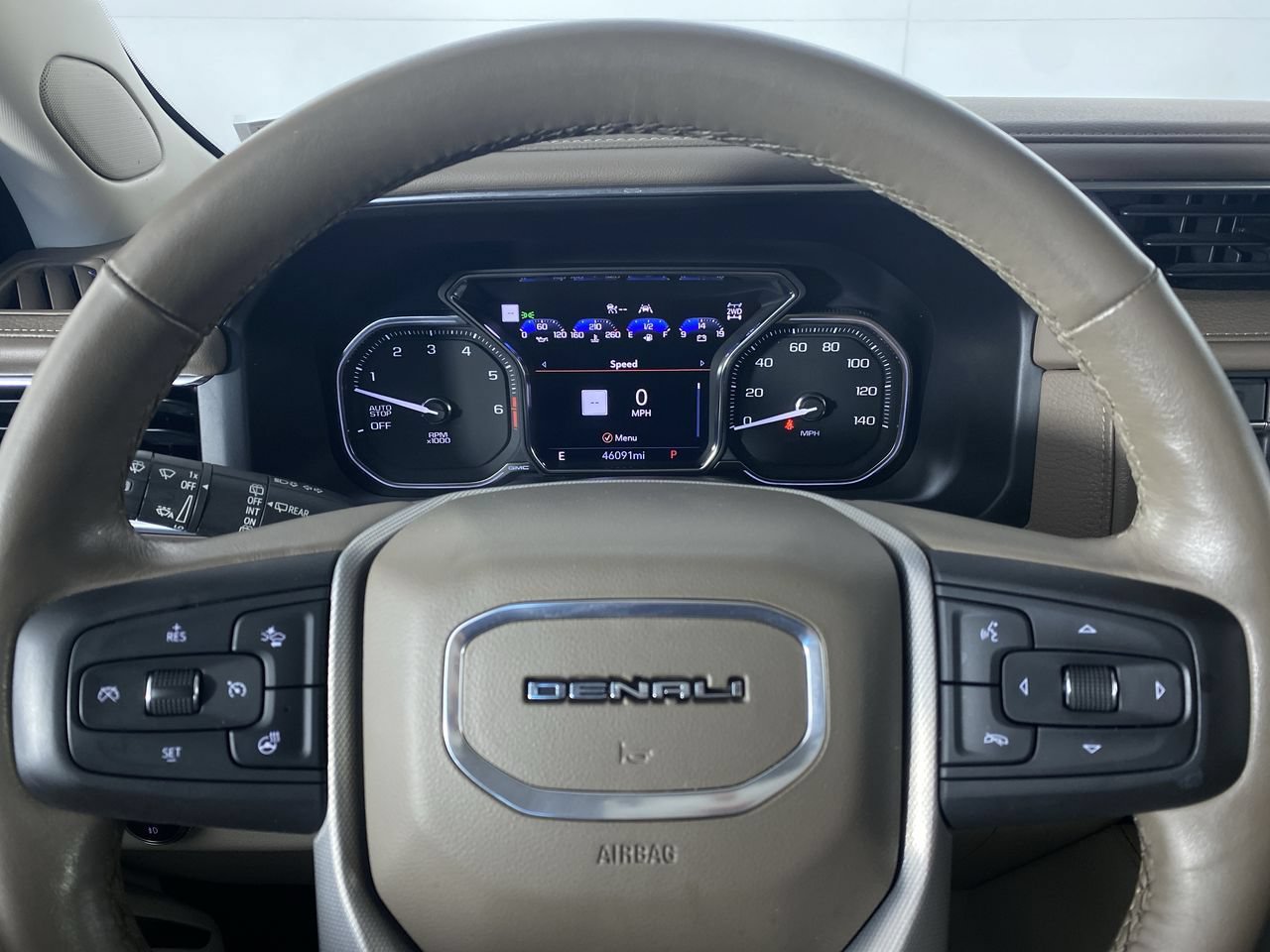 Certified 2021 GMC Yukon XL Denali w/ Denali Premium Package AWD/4WD image 3