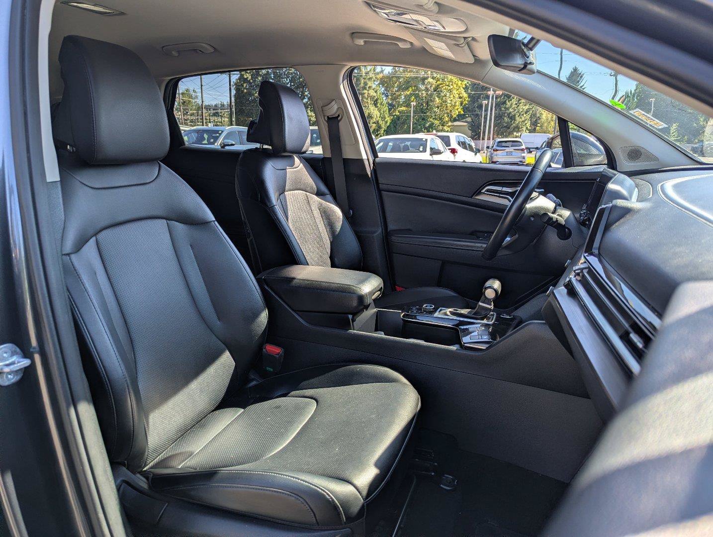 Used 2024 Kia Sportage EX FWD image 37