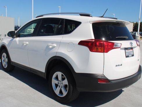 Used 2014 Toyota RAV4 XLE FWD image 5