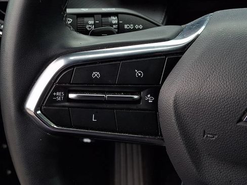 Used 2025 Chevrolet Equinox LT FWD image 17