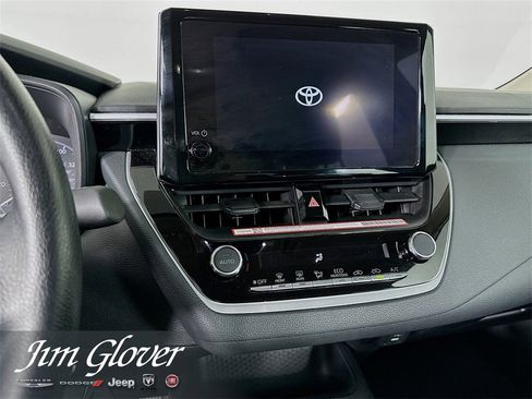 Used 2025 Toyota Corolla LE image 31