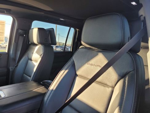New 2026 GMC Yukon XL Denali w/ Denali Reserve Package AWD/4WD image 15
