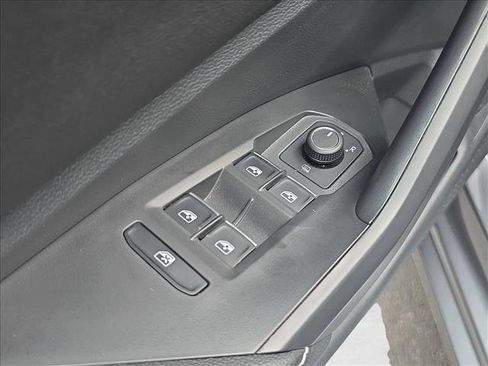 Used 2024 Volkswagen Jetta SE image 7