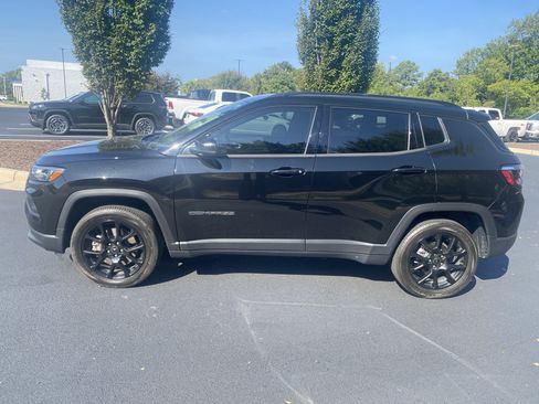 Used 2025 Jeep Compass Latitude w/ Altitude Special Edition AWD/4WD image 6