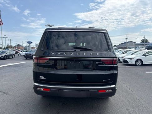 Used 2022 Jeep Wagoneer Series III w/ Premium Group I AWD/4WD image 5