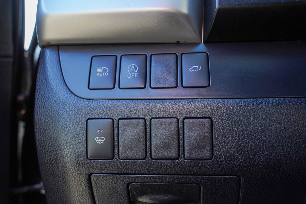 Used 2019 Toyota Highlander XLE AWD/4WD image 16