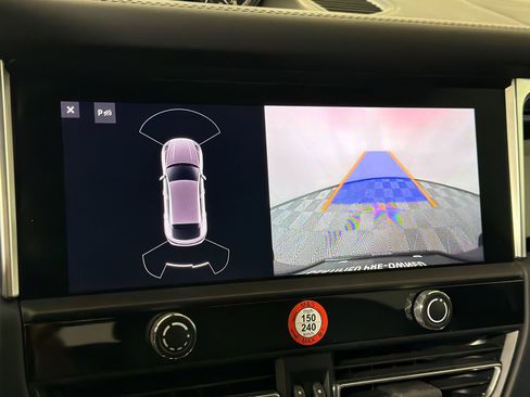 Certified 2023 Porsche Macan AWD/4WD image 22