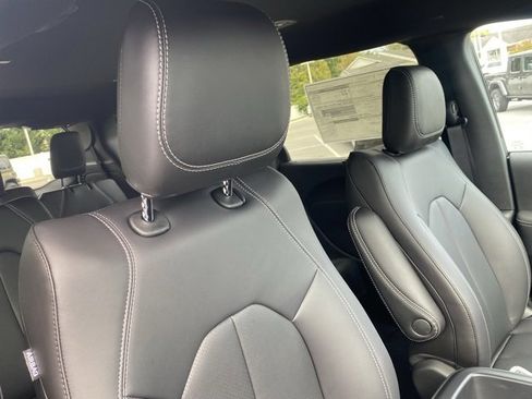 New 2026 Chrysler Pacifica Select image 28