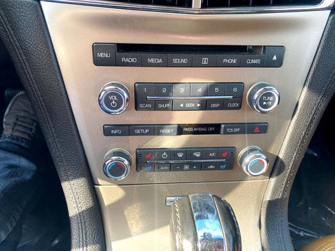 Used 2012 Lincoln MKT FWD image 24