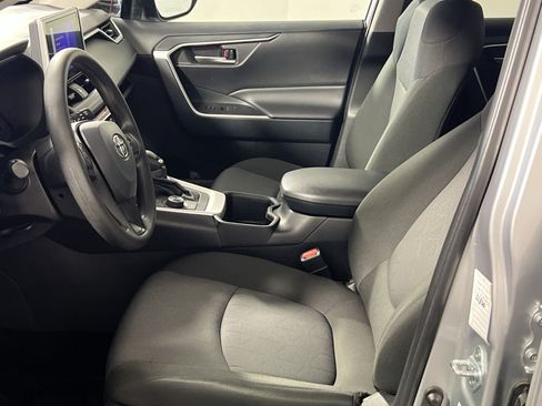 Used 2025 Toyota RAV4 XLE AWD/4WD image 12