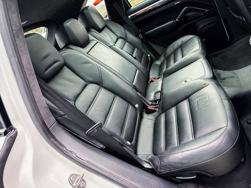 Used 2013 Porsche Cayenne Turbo image 26