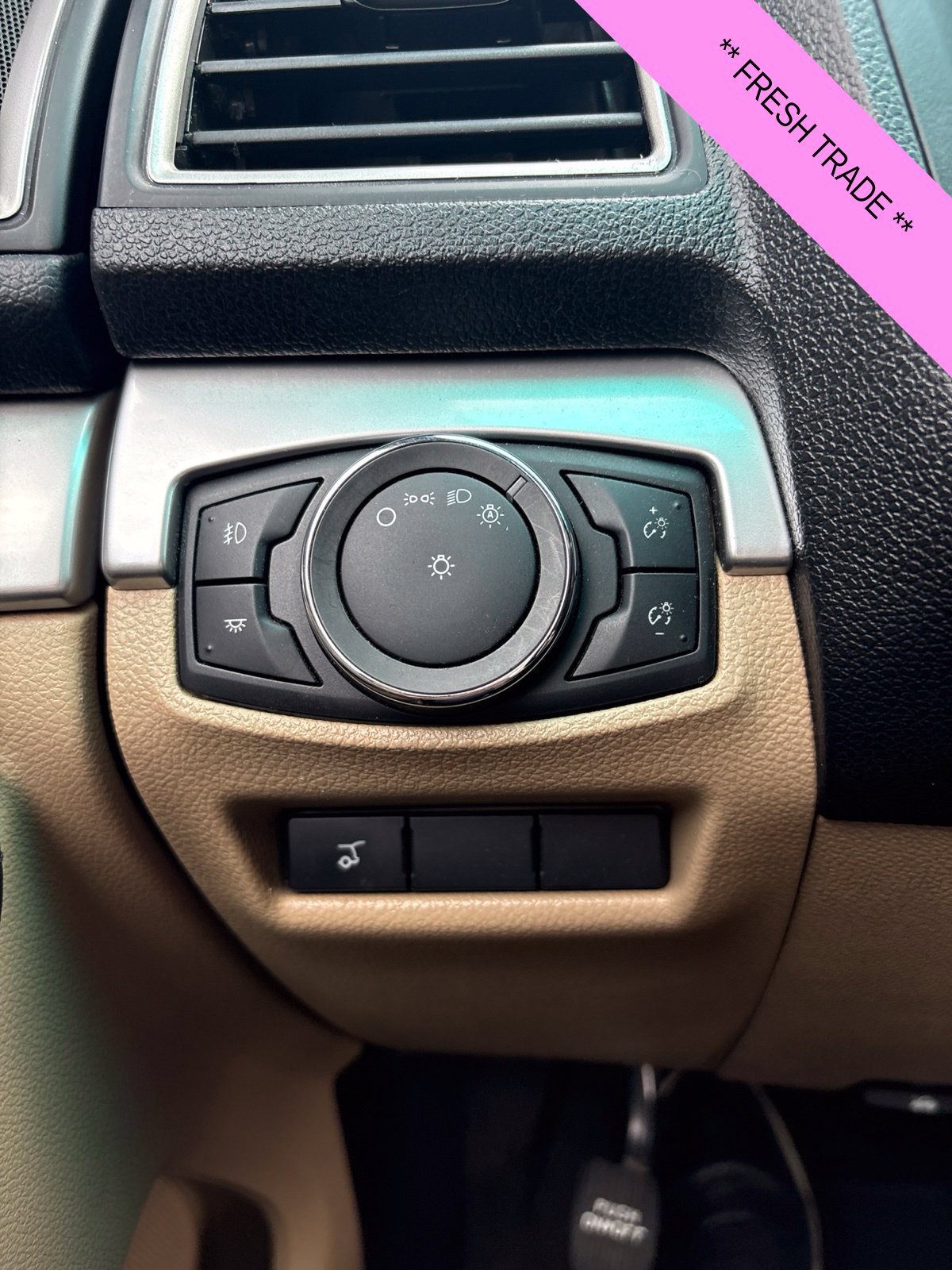 Used 2016 Ford Explorer XLT w/ Equipment Group 202A FWD image 8