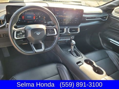 Used 2025 Ford Mustang Premium image 9