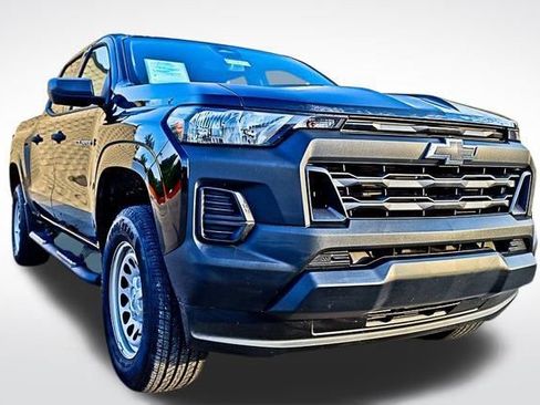 Used 2025 Chevrolet Colorado W/T w/ Advanced Trailering Package image 5