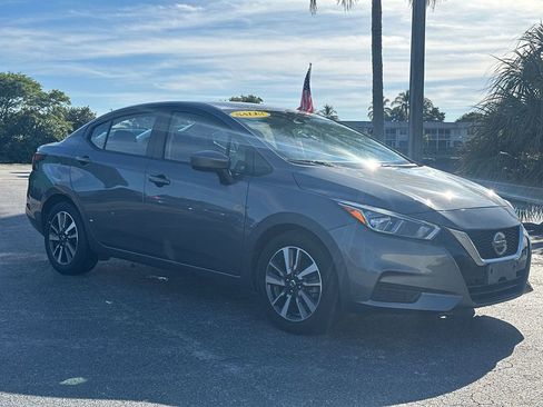 Used 2022 Nissan Versa SV image 7