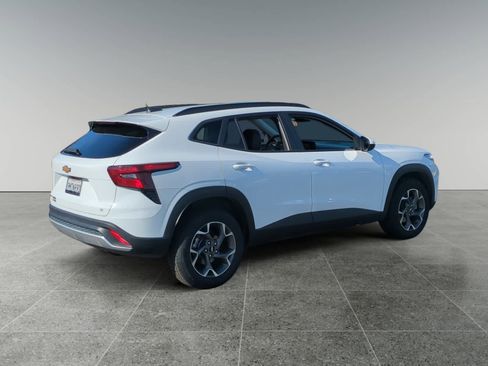 Used 2024 Chevrolet Trax LT image 5