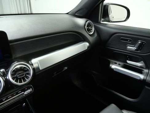 Certified 2026 Mercedes-Benz GLB 250 4MATIC image 20