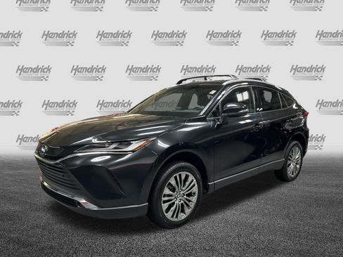 Used 2022 Toyota Venza XLE AWD/4WD image 5