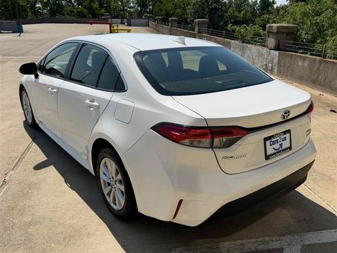 Used 2024 Toyota Corolla XLE FWD image 4