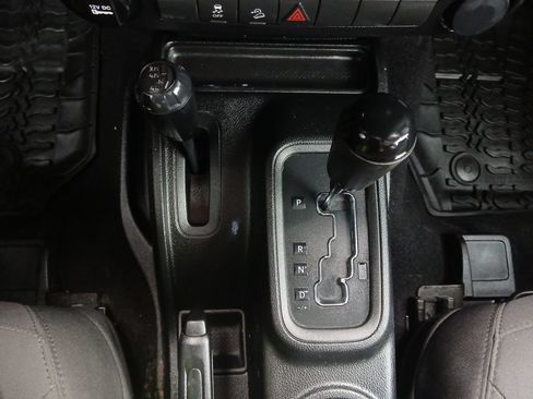 Used 2017 Jeep Wrangler Sport AWD/4WD image 10