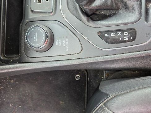 Used 2021 Jeep Cherokee Latitude Lux AWD/4WD image 8