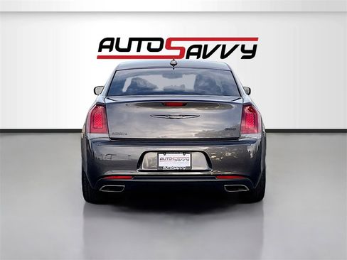 Used 2022 Chrysler 300 Touring w/ Sport Appearance Package image 6
