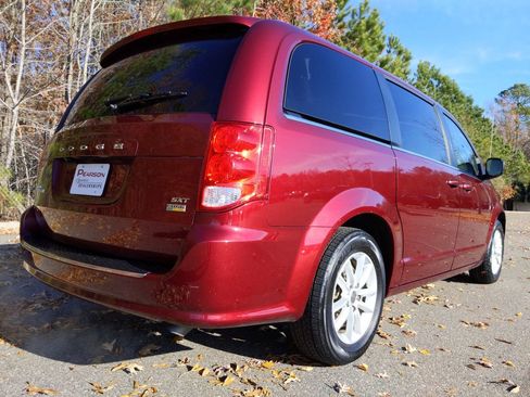 Used 2018 Dodge Grand Caravan SXT FWD image 4