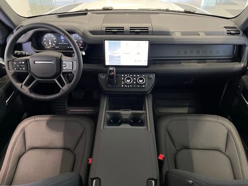 Used 2025 Land Rover Defender 110 X-Dynamic SE image 2