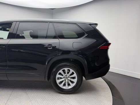 Used 2025 Toyota Grand Highlander AWD image 10
