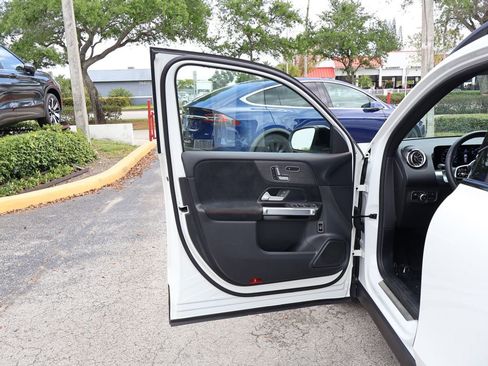 Used 2023 Mercedes-Benz GLB 250 image 22