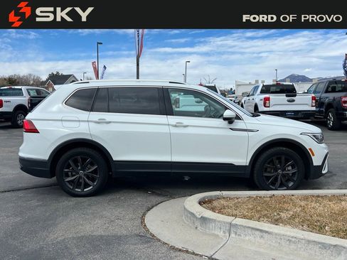 Used 2024 Volkswagen Tiguan SE AWD/4WD image 4