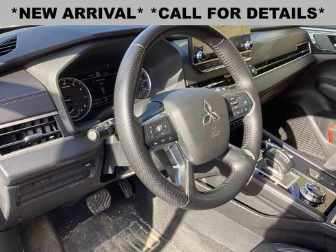 Used 2022 Mitsubishi Outlander SE image 10