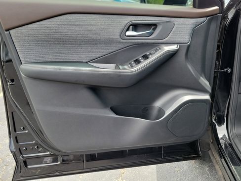 Used 2023 Nissan Rogue SV FWD image 16