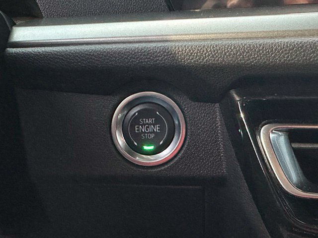 Used 2025 Chevrolet Traverse LT w/ Midnight/Sport Edition FWD image 35