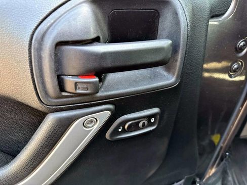 Used 2014 Jeep Wrangler Unlimited Sahara AWD/4WD image 9