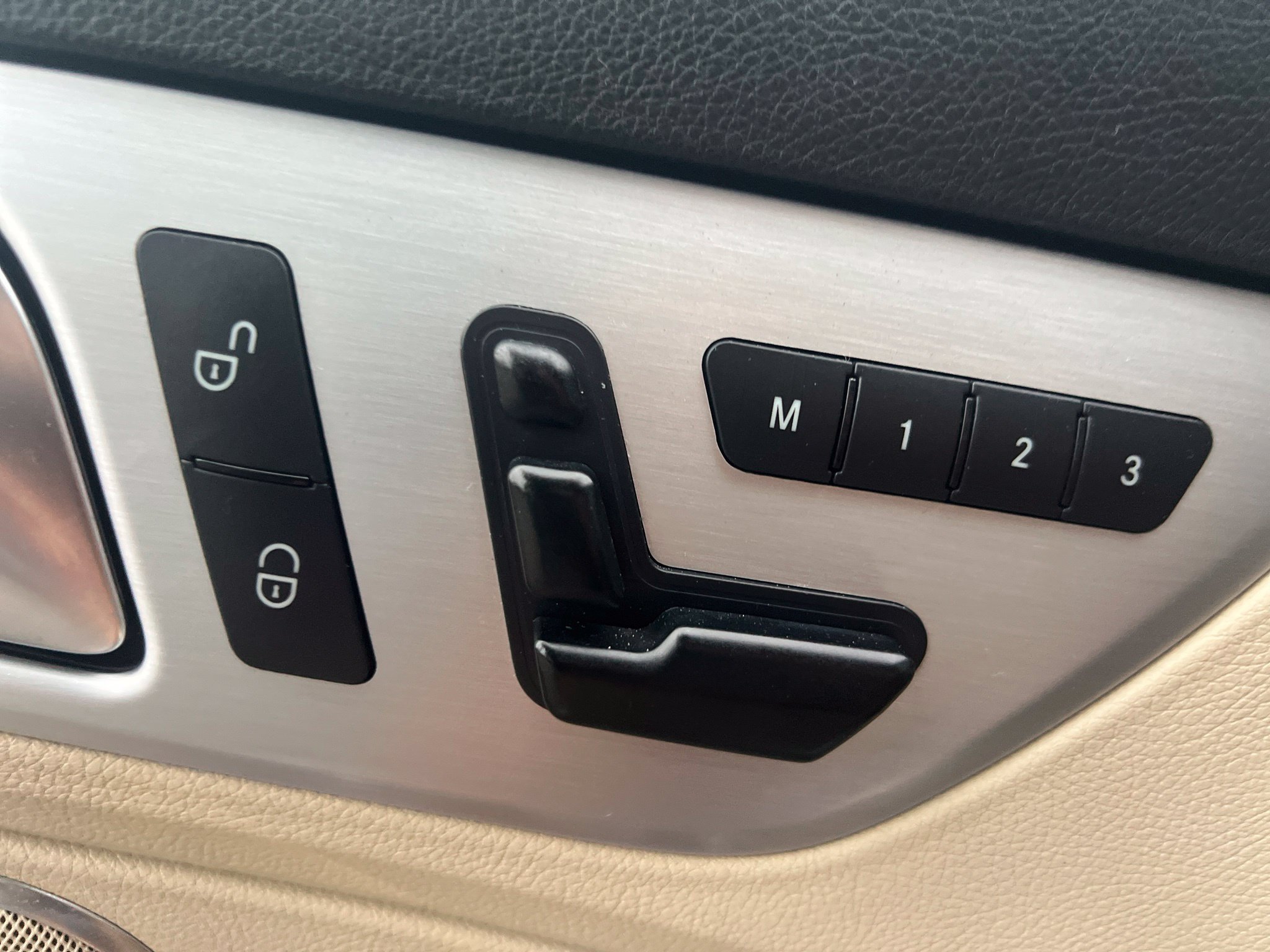 Used 2013 Mercedes-Benz SLK 250 image 24