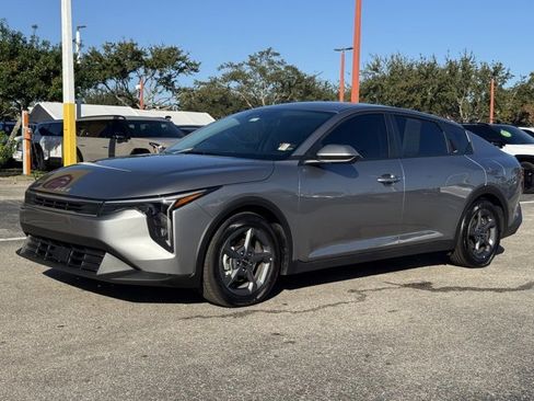 Certified 2025 Kia K4 LXS image 2