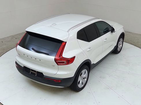 Used 2020 Volvo XC40 T4 Momentum FWD image 16