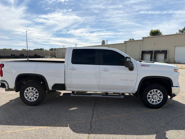 Used 2025 Chevrolet Silverado 2500 LT AWD/4WD image 4