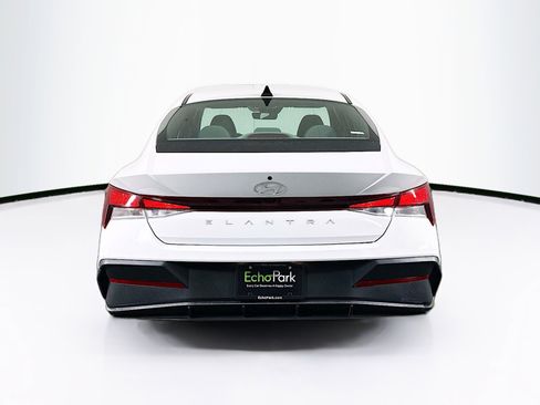 Used 2024 Hyundai Elantra SEL image 7