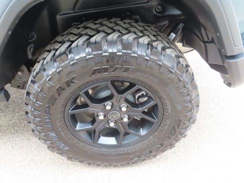 Used 2025 Jeep Wrangler Willys image 14