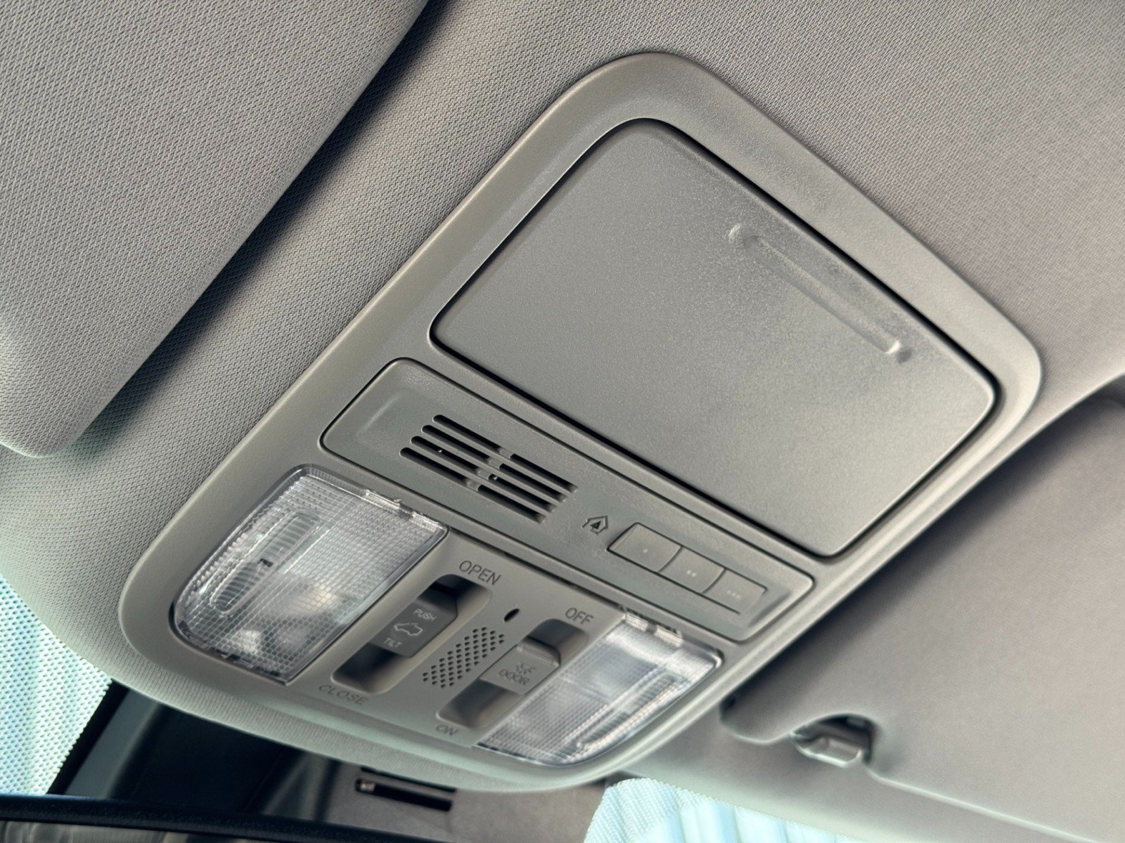 Used 2017 Honda Pilot Touring image 31